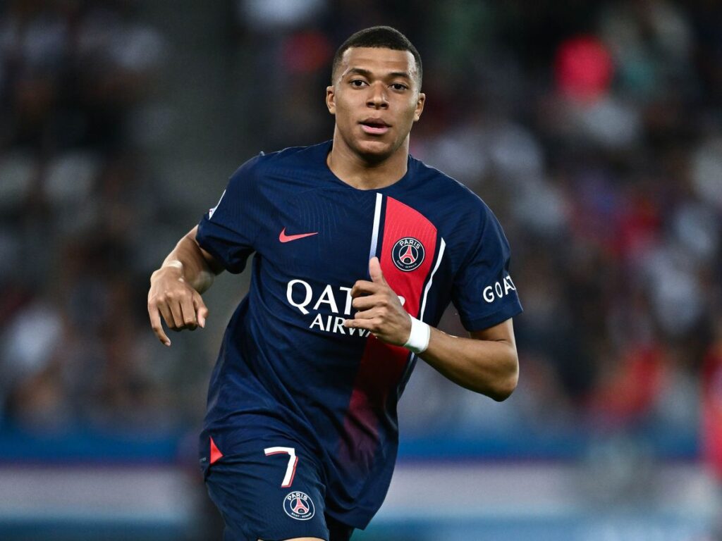 Paris Saint-Germain's Mbappe Center Forward Decision Sparks Controversy